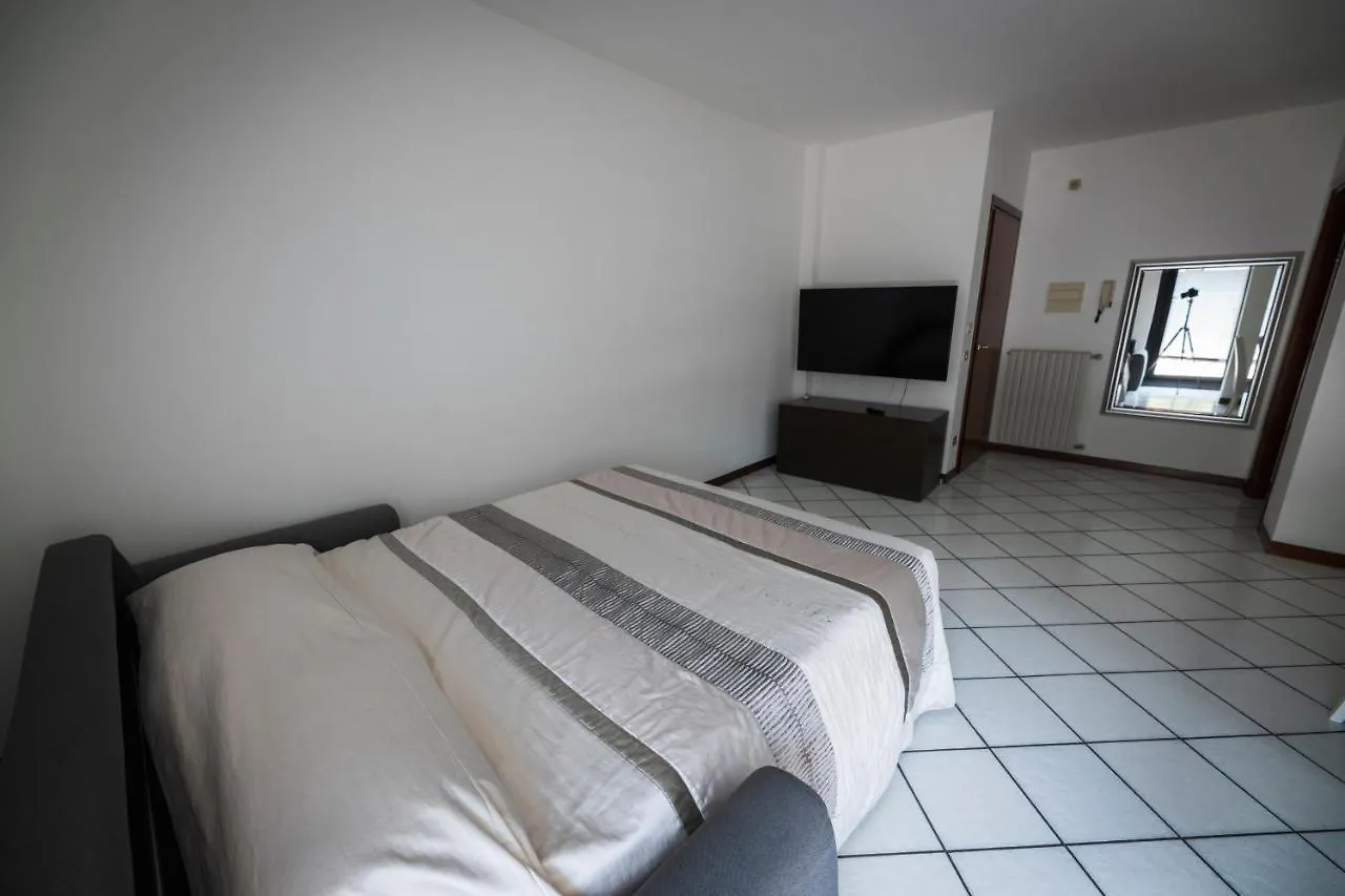 Garda Fantasy Terrazza Apartment Desenzano del Garda 0*,